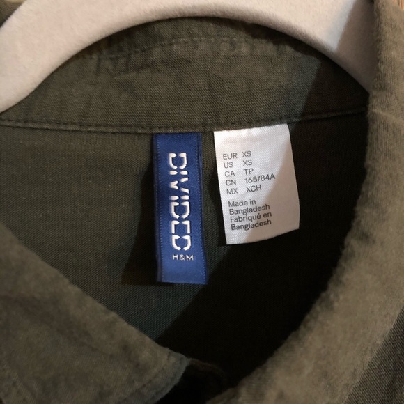 Men’s Casual Button-Up - Picture 2 of 3